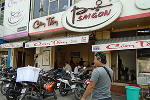 Rau, thịt sạch khan hiếm