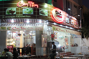 Rau, thịt sạch khan hiếm