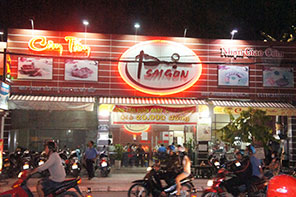 Rau, thịt sạch khan hiếm